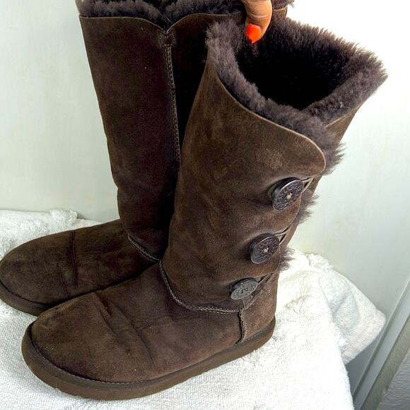 Uggs Tall Three Chocolate Button Boots size 9 - Picture 1 of 11